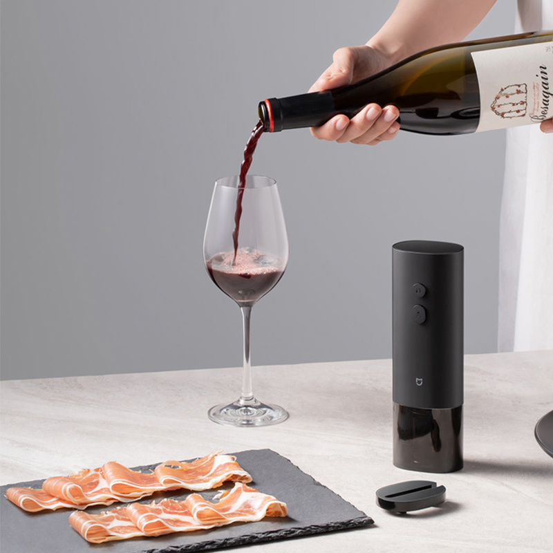 فتاحة زجاجات نبيذ كهربائية من  - مراجعة Kitchen Gadgets Needed وسعره